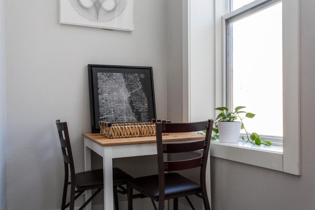 The Double Play - 1 Min Walk To Wrigley! Spacious 2Br - Perfect For Cubs Fans! Chicago Exteriér fotografie