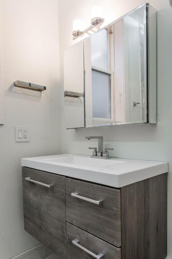 The Double Play - 1 Min Walk To Wrigley! Spacious 2Br - Perfect For Cubs Fans! Chicago Exteriér fotografie