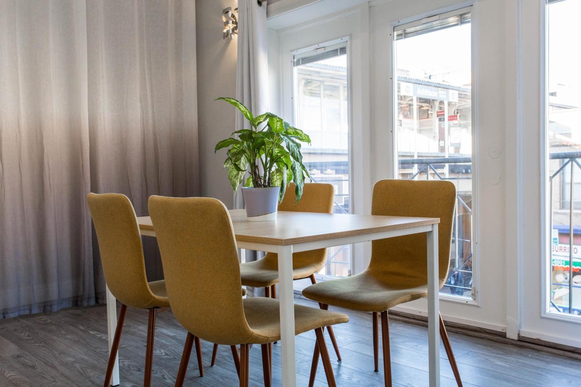 The Double Play - 1 Min Walk To Wrigley! Spacious 2Br - Perfect For Cubs Fans! Chicago Exteriér fotografie